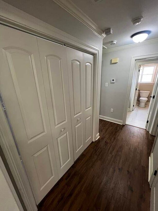 Building Photo - Charming Baton Rouge Home with Flex Room, Fireplace & Spacious Front Porch