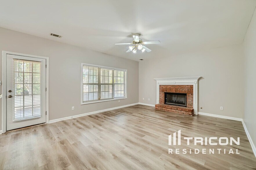 Building Photo - 890 Georgian Hills Dr