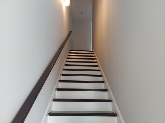 Building Photo - 314 Fair St SW