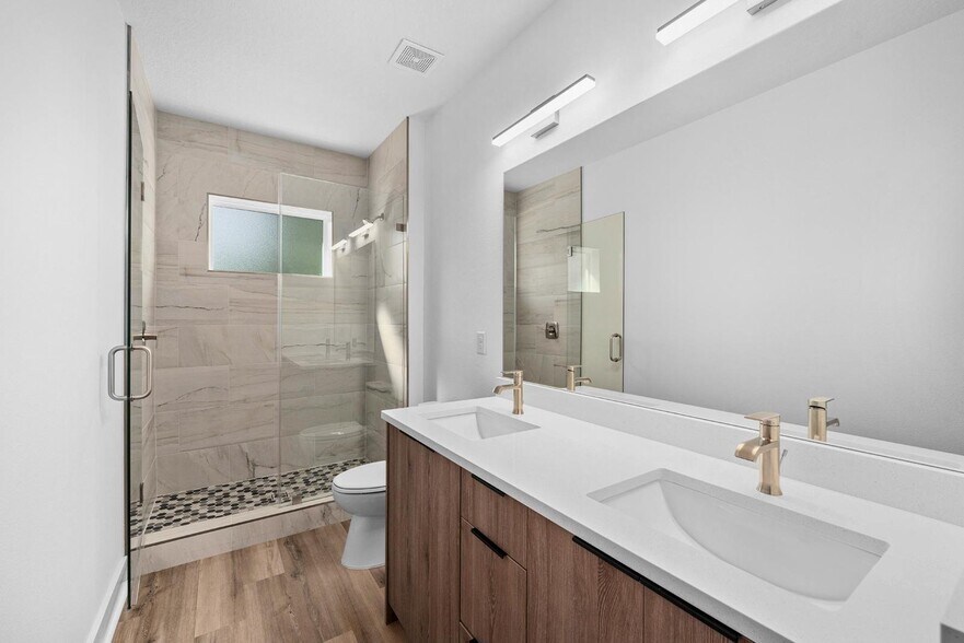 Building Photo - 6622 Summit View Dr