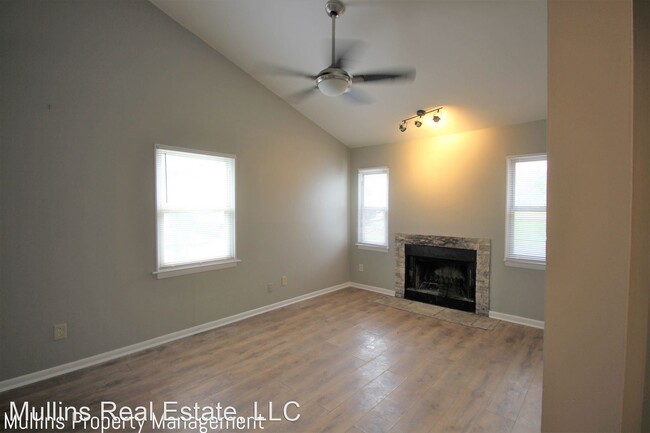 Building Photo - 2 br, 1 bath House - 4628 Woodside Dr.