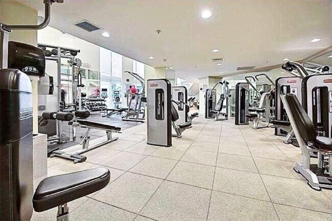 Building Photo - 347 N New River Dr E