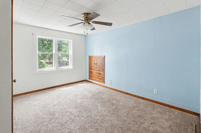 Building Photo - For Rent – 4 Bed 2 Bath Home