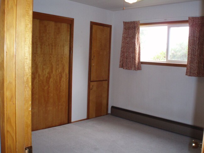 Building Photo - **PENDING APP**Cute 2 Bed 1 Bath Duplex in Tacoma