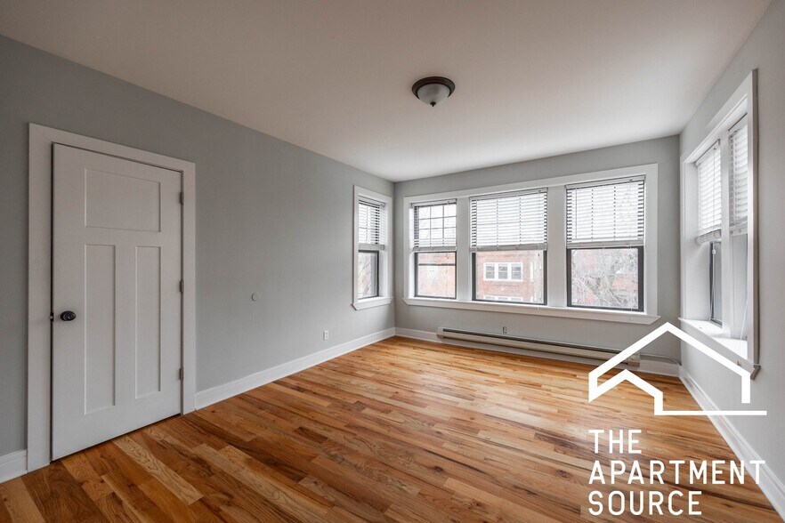 Building Photo - 4407 N Wolcott Ave