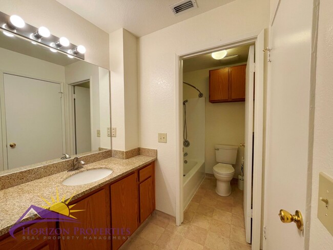 Building Photo - Spacious Two-story 2 Bed 2 Bath 1,564 Sq. ...