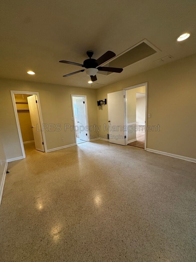 Building Photo - 2719 Merrie Oaks Rd
