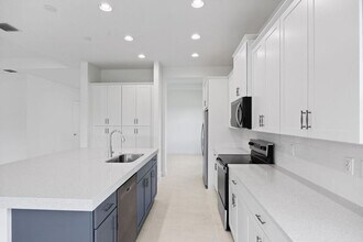 Building Photo - 15144 Wildwood Cir