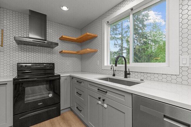 Building Photo - 4Bd Bothell Home!