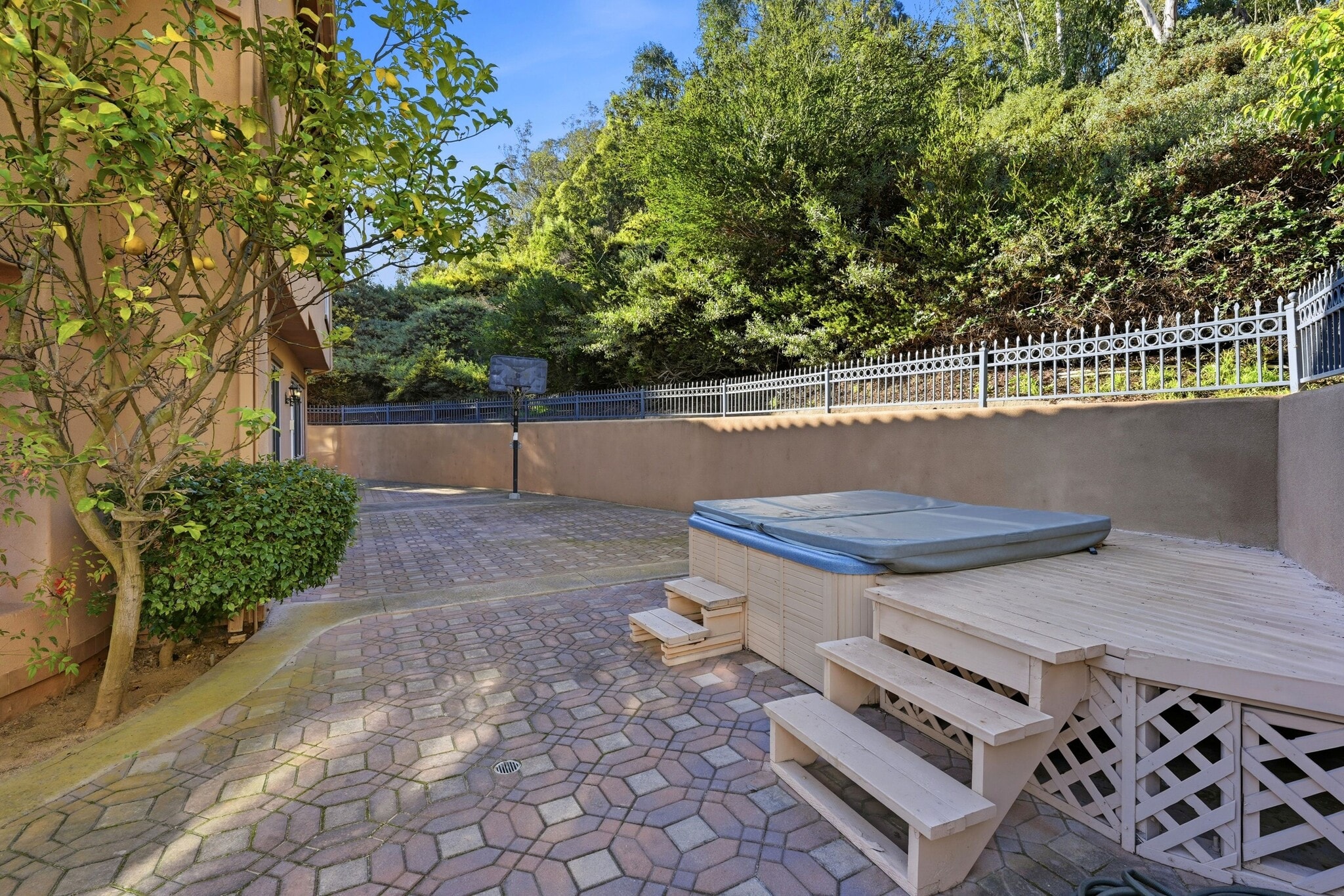 Building Photo - 8010 Gilman Ct