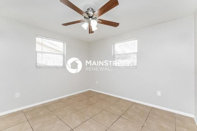 Building Photo - 4 Bedroom Pet-Friendly Home in HOLIDAY, FL with Main Street Renewal