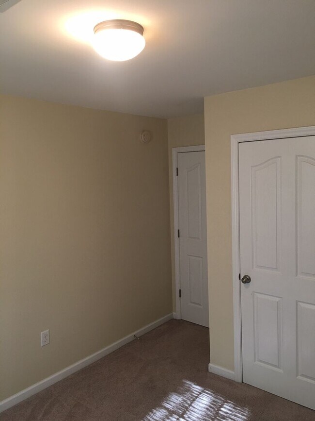Building Photo - CHARMING 3 BEDROOM HOME IN NEW BERN!