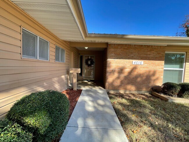 Building Photo - 4616 Fawn Dr