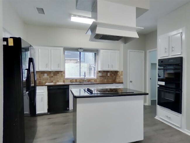 Building Photo - 535 Shady Brook Dr