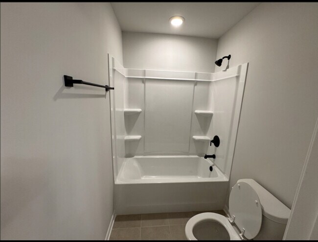 Building Photo - 106 Millbrook Dr