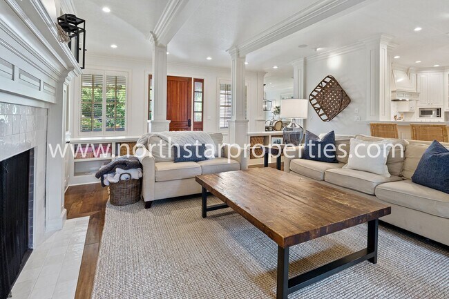 Building Photo - Custom Built Lake Oswego Home Near Lakerid...