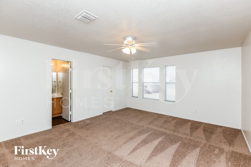 Building Photo - 6624 Meadow Way Ln