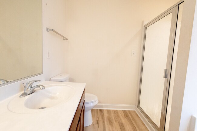 Building Photo - 956 Iron Bridge Dr