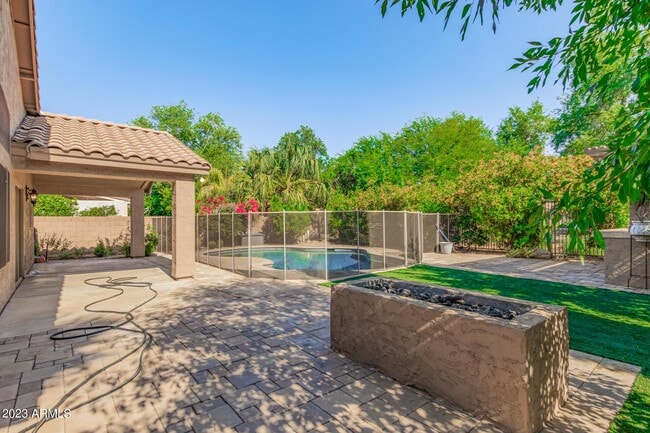 Building Photo - 295 W Goldfinch Way