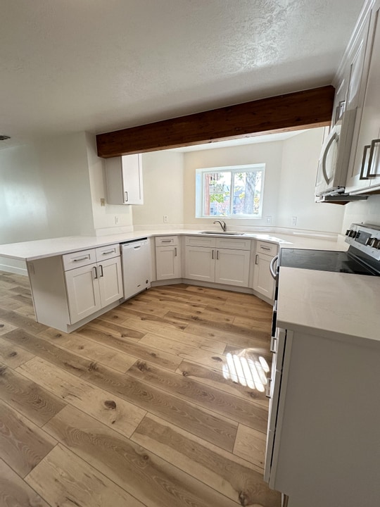 Building Photo - 10218 Snow Iris Way