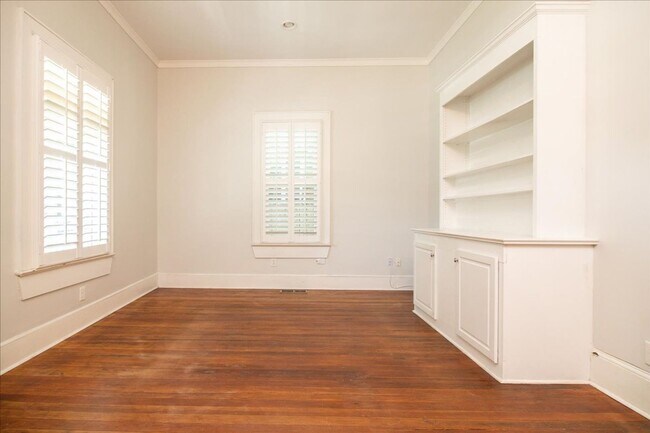 Building Photo - Beautiful 3/2.5 w/ Office Minutes From Airport and Woodward Academy!
