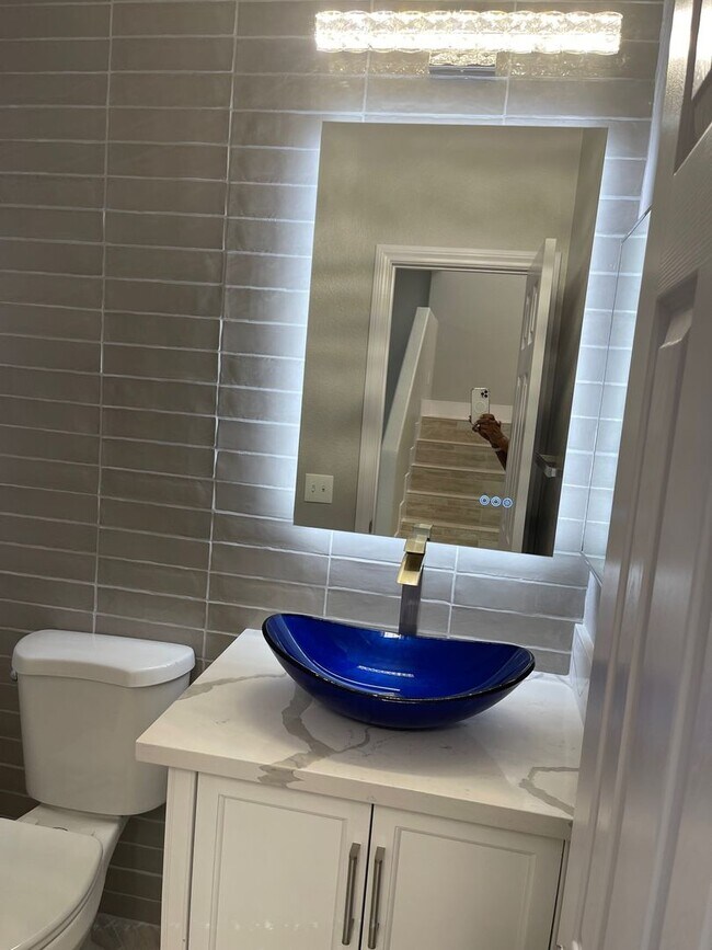 Building Photo - **GORGEOUSLY REMODELED & CLEAN!!  3BD-2 1/2BA HOME IN SILVERADO RANCH !!  *** ONLY $2,190 ***