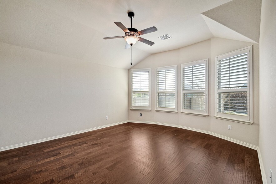 Building Photo - 112 Tulip Garden Trl