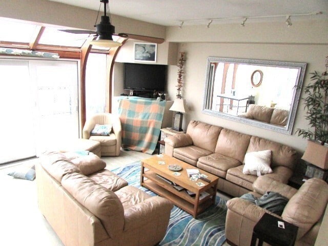Building Photo - 54 Oceanside Dr