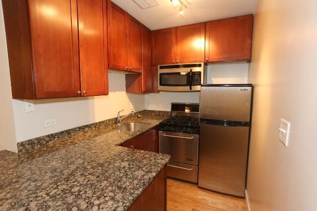 Building Photo - 650 W Wrightwood Ave