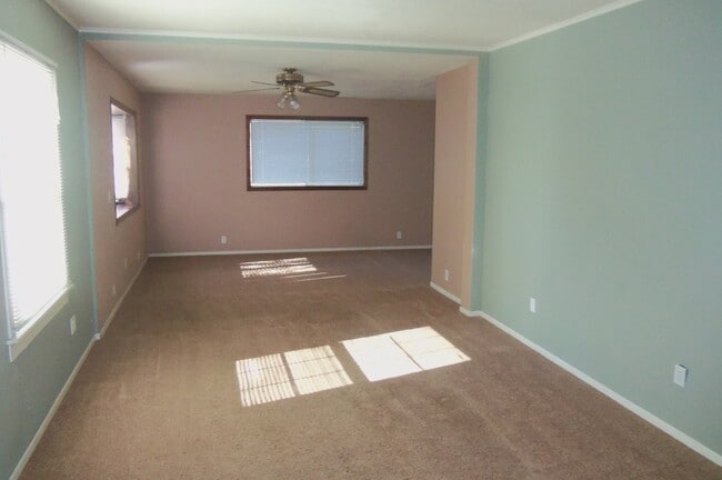 Building Photo - Special --1/2 off first months rent.