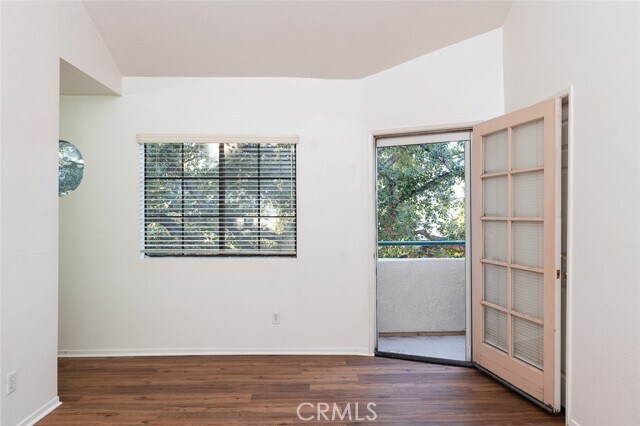 Building Photo - 2930 Montrose Ave