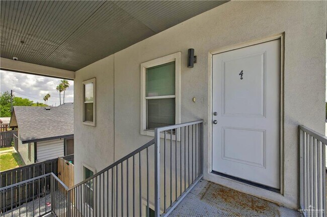 Building Photo - 1207 W Kennedy St
