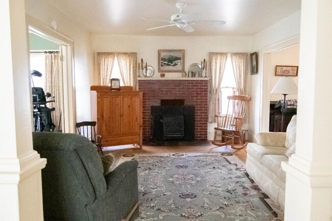 Building Photo - 10 Wallace Aveune