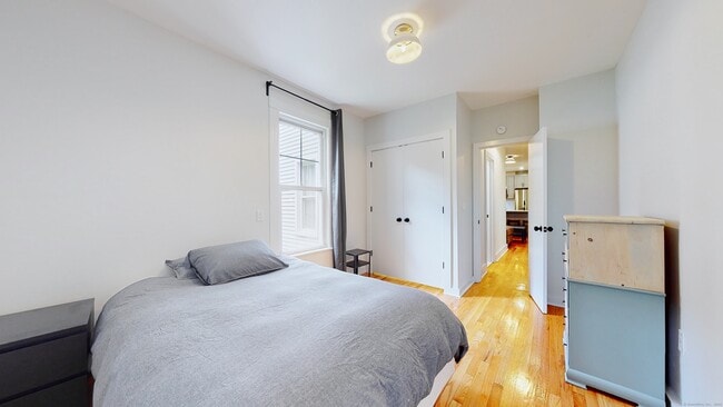 Building Photo - 86 Edwards St