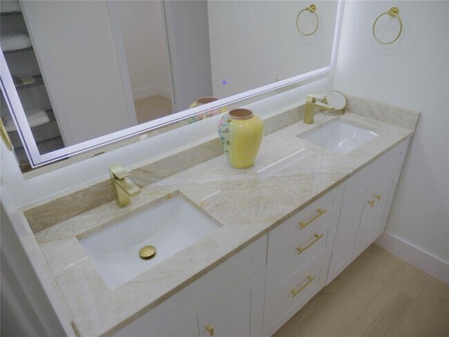 Building Photo - 2000 S Ocean Blvd