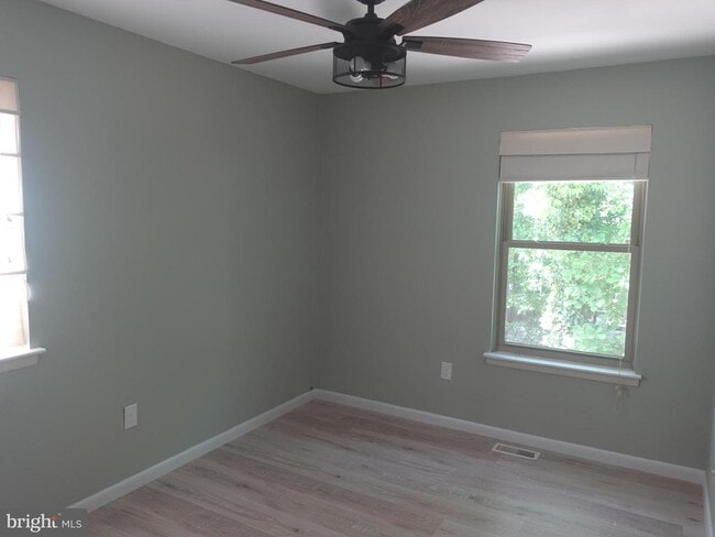 Building Photo - 75 Peregrine Dr