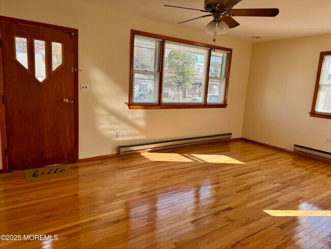 Building Photo - 520 Lloyd Rd