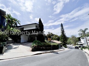 Building Photo - Furnished Brentwood Hills Retreat with Tim...