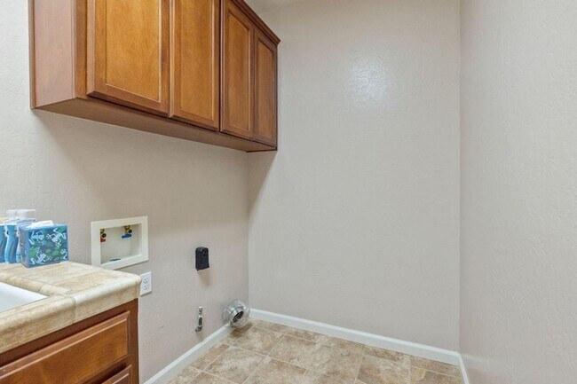 Building Photo - 6124 W Delaware Ct