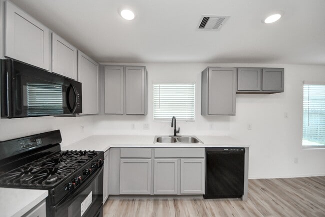 Building Photo - 4307 Palmetto Grv Ln