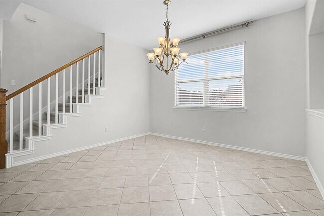 Building Photo - 501 Silver Trail