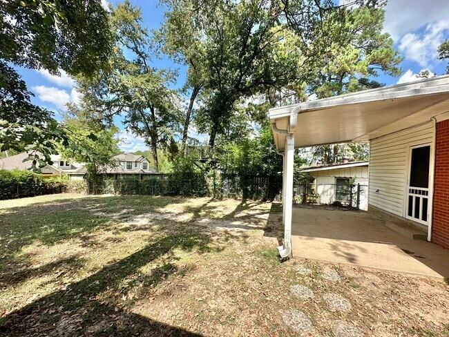 Building Photo - Spacious 3 bedroom 2 bathroom home in Tyler!