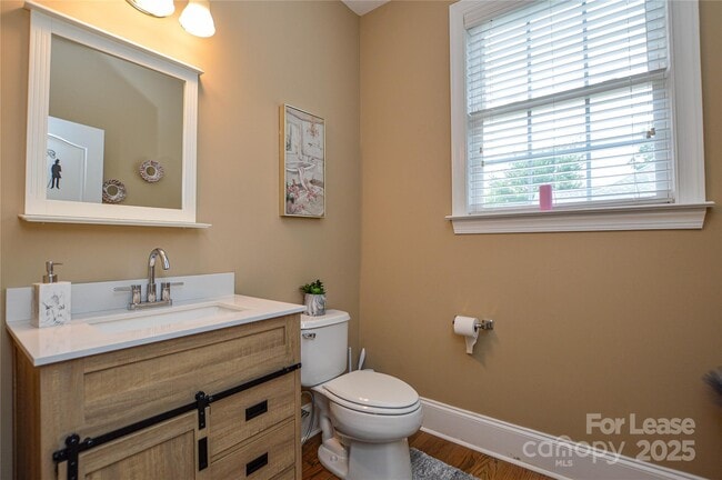 Building Photo - 5004 Woodview Ln