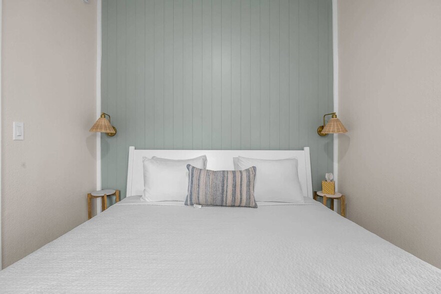 Building Photo - 637 S Orlando Ave