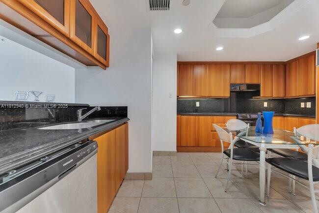Building Photo - 9595 Collins Ave