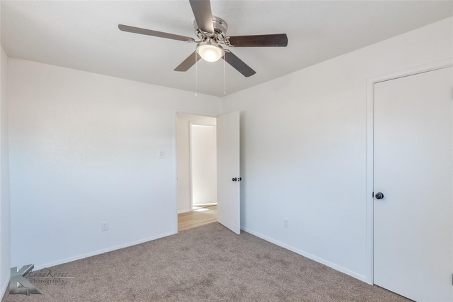 Building Photo - Charming 3 bedroom 2 bathroom