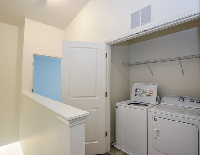 Building Photo - 2BD Townhome minutes from Downtown Pineville & I485 - Ready NOW