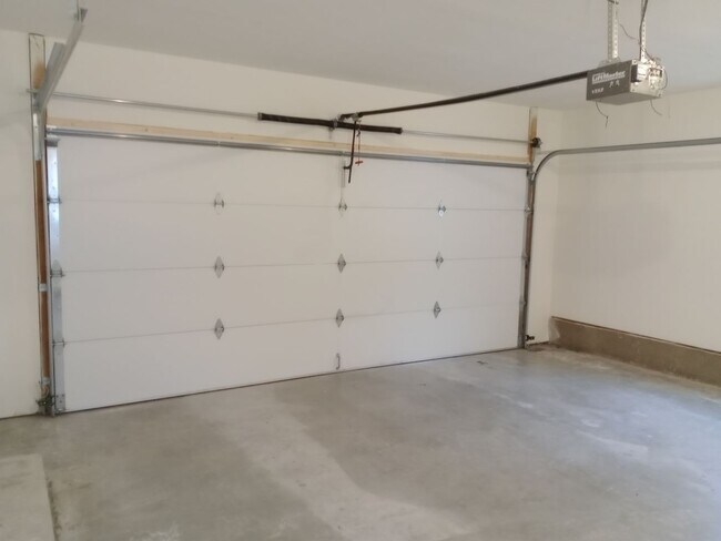 Building Photo - 5013-5015 Carrie Ridge Dr.