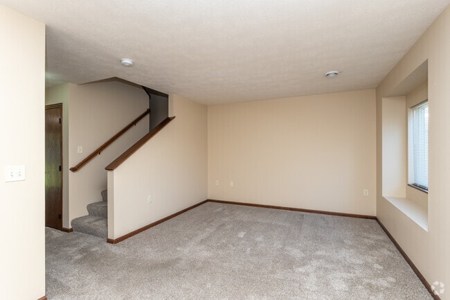 2BR, 2BA - 1,137SF - Living Room - Boulder Pointe Townhomes