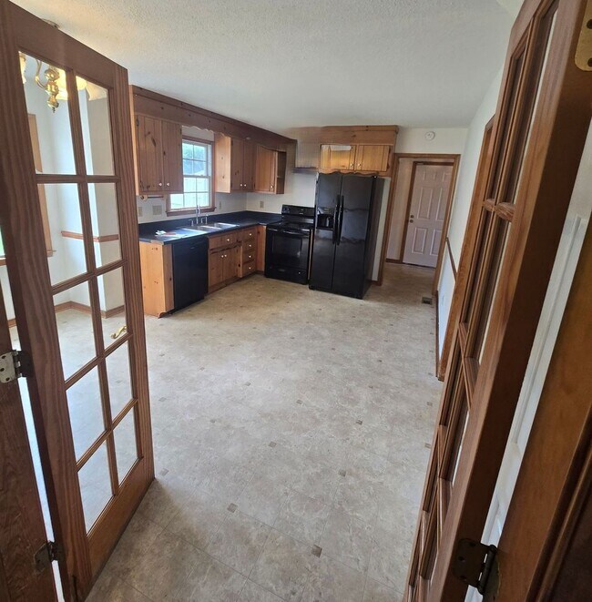 Building Photo - 4 bedroom in Prince George!!